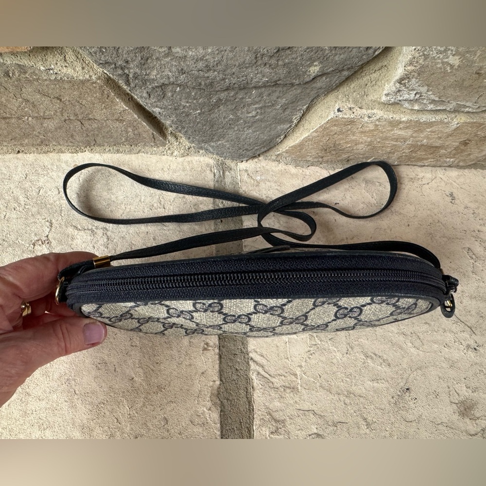Gucci Vintage Oval Crossbody in Navy - Picture 12 of 16